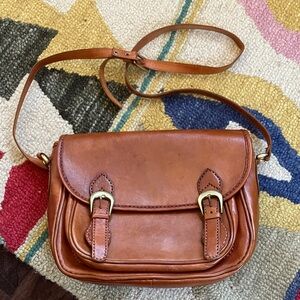 Elegant Tan Leather Crossbody Bag